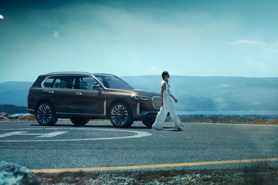  BMW Concept X7 iPerformance 2017 года  (фото 12 из 40)